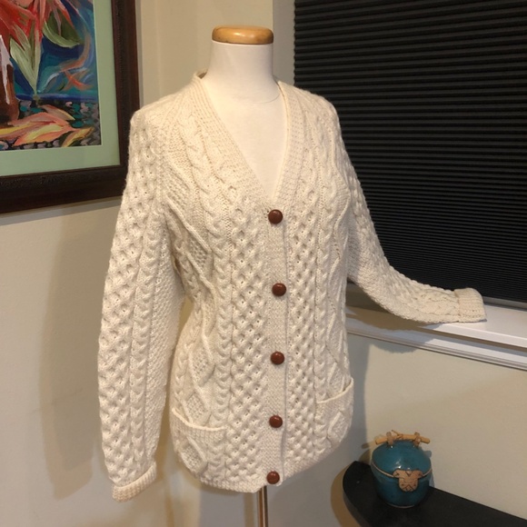 Fisherman Cable Sweater V-Neck Cardigan in Natural Creamy Wool by Almar Knits - Picture 4 of 13